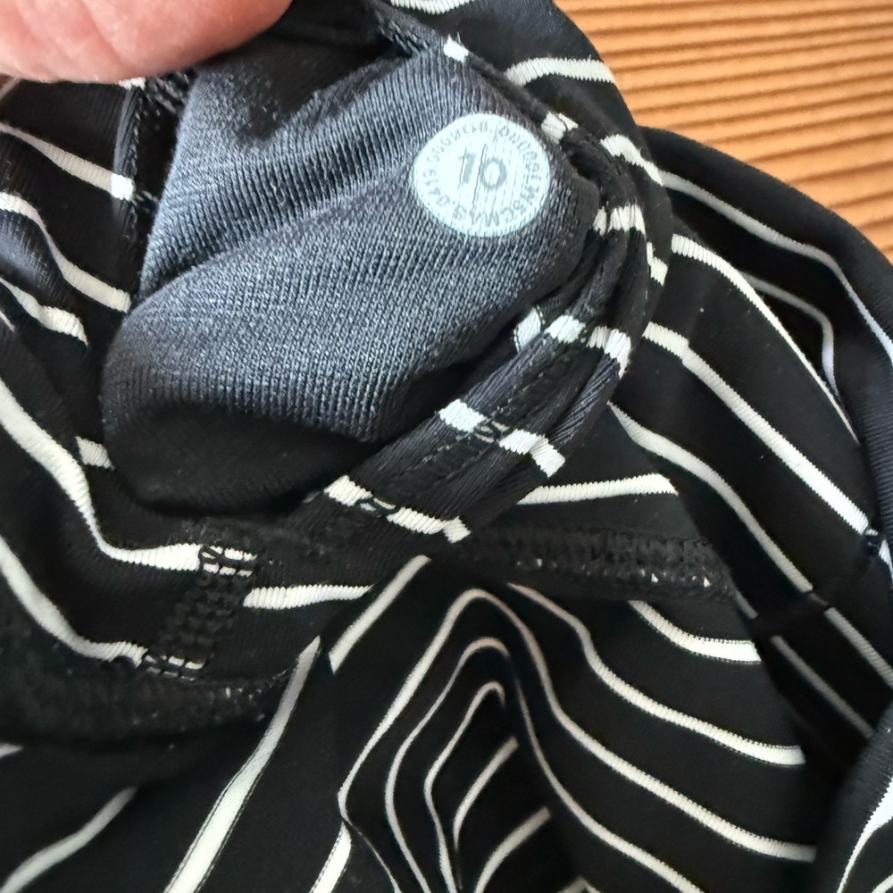Lululemon Black & White Leggings - Picture 2 of 7